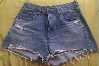 (Category: ) located in . Submitted by dazni (Listing ID 1366990941, Image 1). Description: .