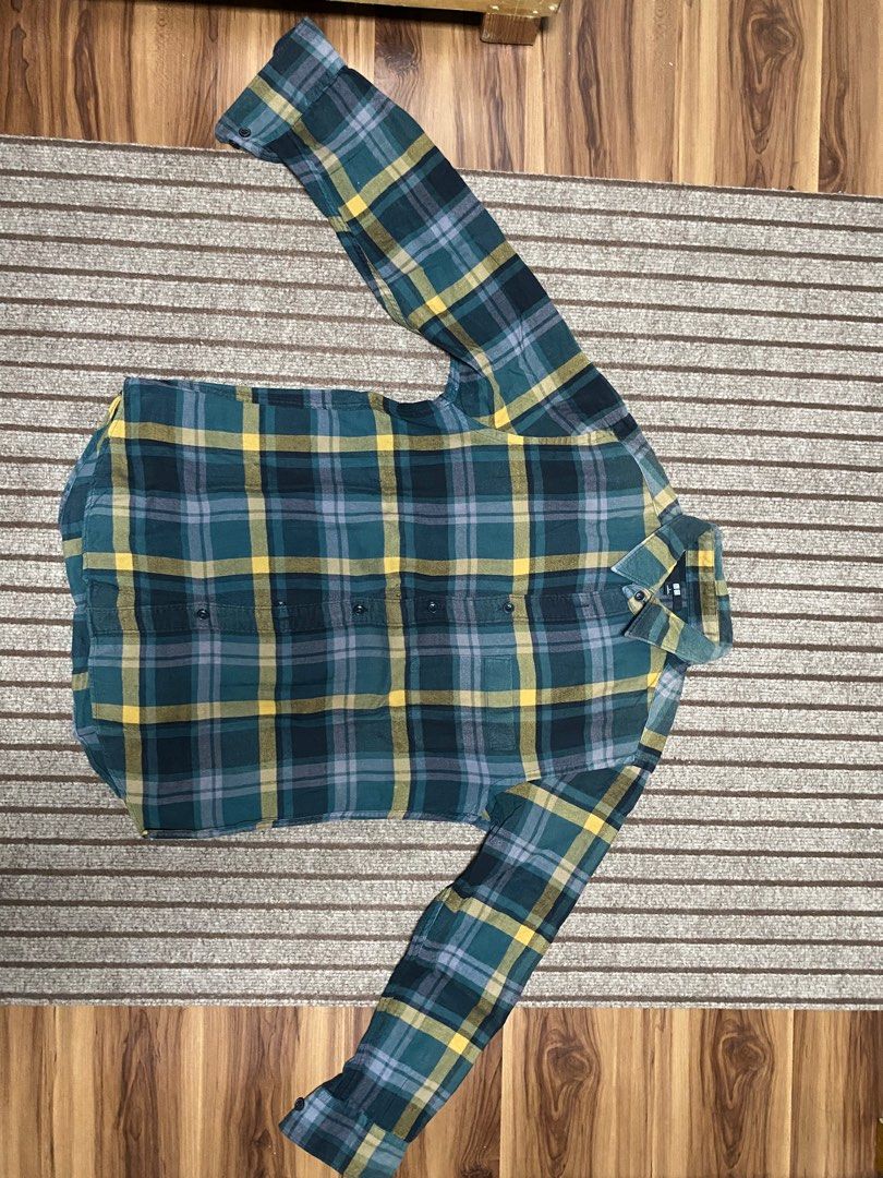 UNIQLO L FLANNEL (Category: Tshirts & Polo Shirts ) located in Marikina City. Submitted by _nathan7 (Listing ID 1367031521, Image 1). Description: .