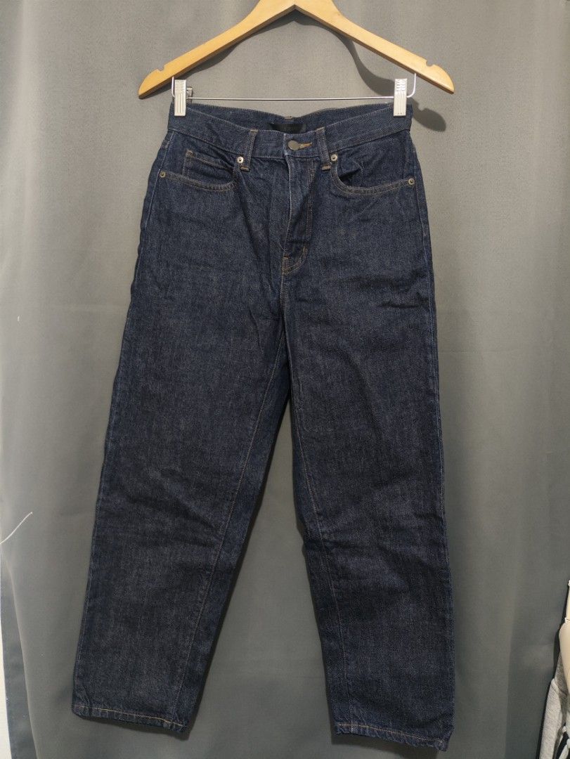 Uniqlo Straight Jeans (Category: Jeans) located in Talisay. Submitted by kuronuma (Listing ID 1367026274, Image 2). Description: 𖹭 rfs: declutter 𖹭 Mop : Gcash, BDO, Maya, Gotyme, BPI.