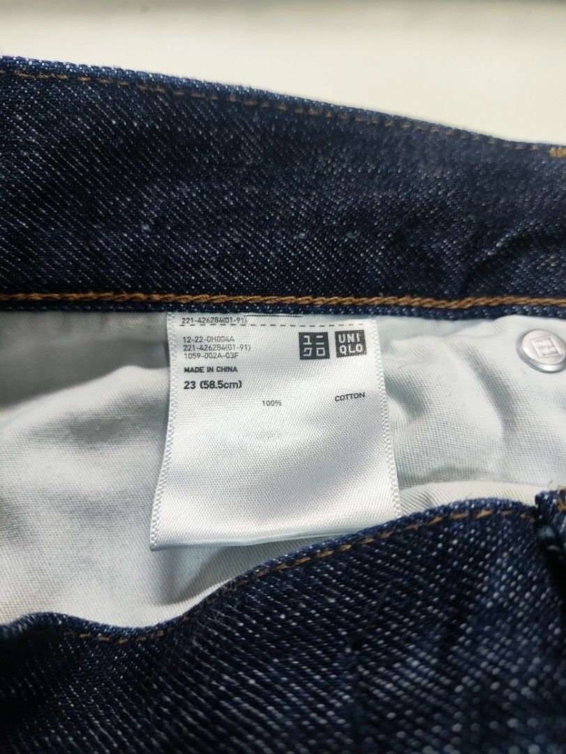 Uniqlo Straight Jeans (Category: Jeans) located in Talisay. Submitted by kuronuma (Listing ID 1367026274, Image 3). Description: 𖹭 rfs: declutter 𖹭 Mop : Gcash, BDO, Maya, Gotyme, BPI.
