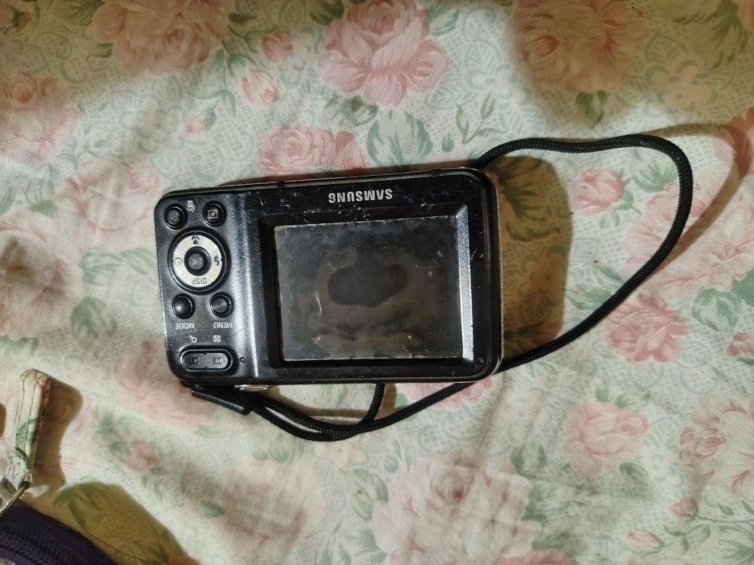 Untested Digital Camera (Category: Cameras) located in Manila. Submitted by elowdie (Listing ID 1366990925, Image 2). Description: Samsung Zoom Lens 4.9-24.5mm 1:3.5-5.9 27mm 12.0 mega pixel.