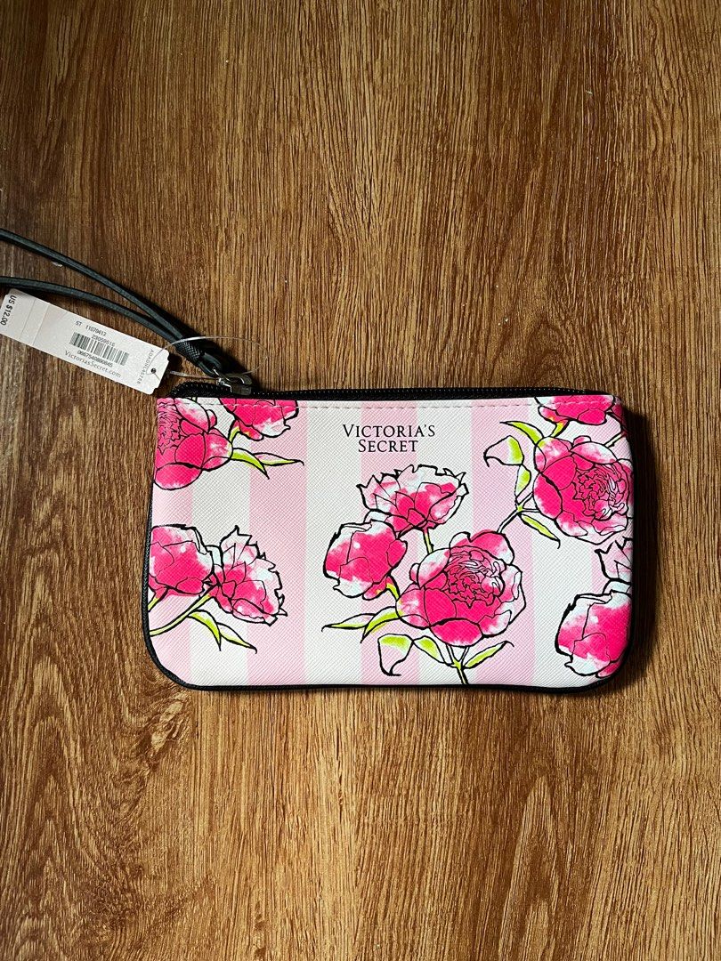 Victoria’s Secret Multi Pattern Wristlet (Category: Purses & Pouches) located in Mabalacat. Submitted by fourthoct (Listing ID 1366966896, Image 2). Description: ⭐️ brand new w/ price tag ⭐️ orig price: $12 = ₱667 ⭐️ can still lower the price if sure buyer :) ⭐️ message me to see photos when worn 📍pampanga 🚚 j&t 🧾 gcash.