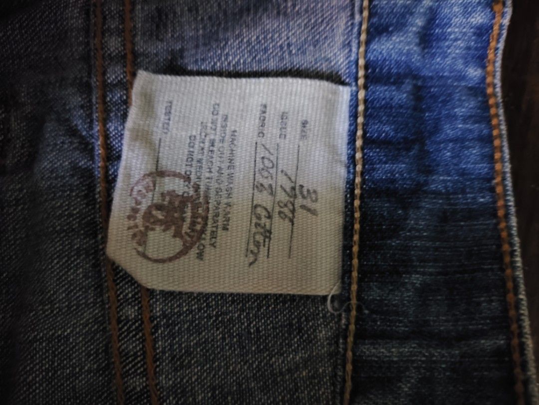 VINTAGE MOSSIMO JEANS (Category: Jeans) located in Makati City. Submitted by nthy06 (Listing ID 1366957667, Image 3). Description: VINTAGE MOSSIMO JEANS (31w x 43L) 9 LEG OPENING NEED WASH ONLY GOOD CONDITION.