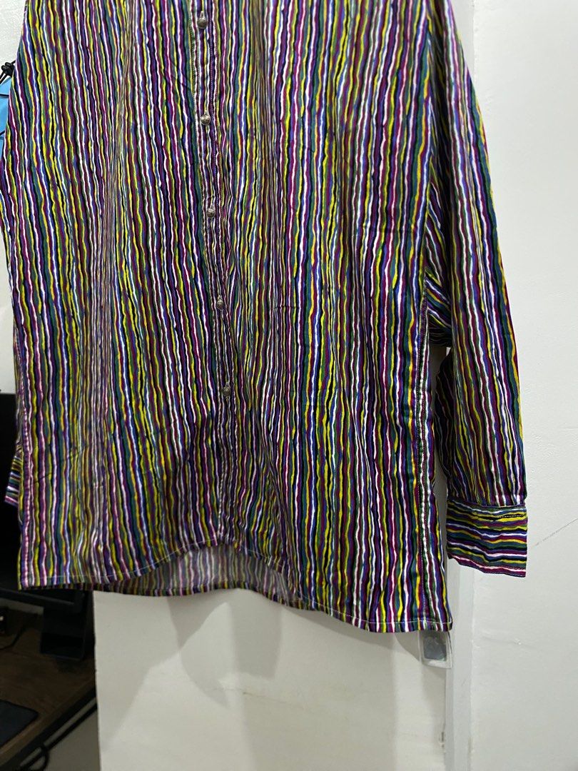 VINTAGE VERSACE JEANS COUTURE MULTI COLOR PATTERN LONGSLEEVE (Category: Luxury Apparel) located in Naga. Submitted by archivedseller (Listing ID 1367043344, Image 3). Description: •EXCELLENT CONDITION •NO FLAWS •SIZE SMALL ON TAG •AUTHENTIC •WIDTH 22.5 INCHES •LENGHT 30 INCHES.