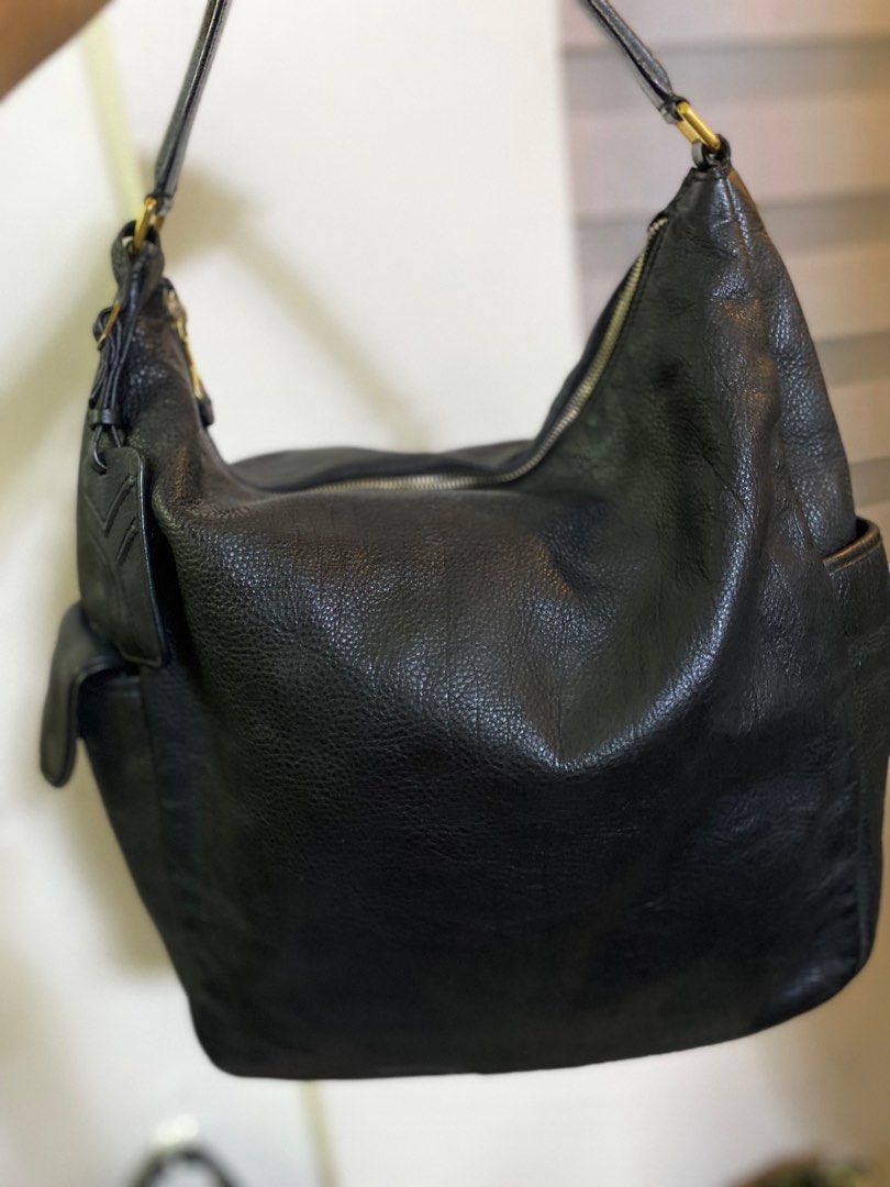 YSL (Category: Luxury Bags & Wallets) located in Manila. Submitted by Lenlen23 (Listing ID 1366986243, Image 3). Description: Pre owned .