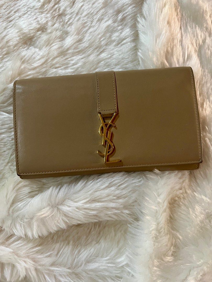 Authentic YSL large flap wallet beige (Category: Luxury Bags & Wallets) located in Muntinlupa City. Submitted by iceedevclutter (Listing ID 1366979083, Image 1). Description: Original Barely used From Jpn Free shipping!.