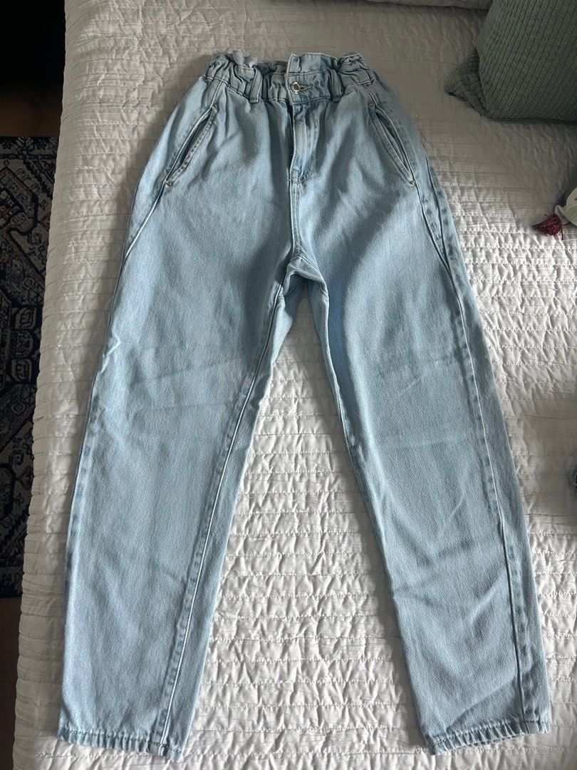 ZARA Paper Bag Denim Jeans (Category: Jeans) located in Taguig. Submitted by nesafisha (Listing ID 1366921093, Image 1). Description: Paper bag Zara Jeans Used 1-2x only .