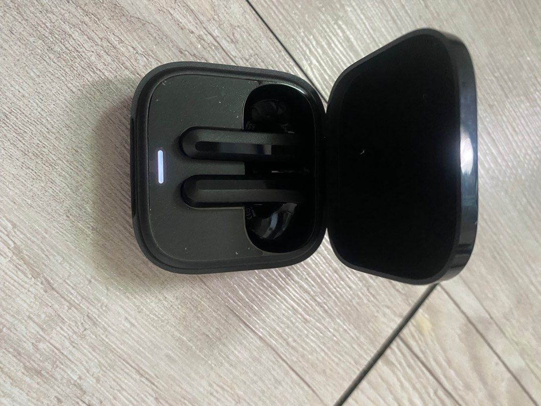 由 sheng.yi.7374 (刊登 ID 1371905192，圖片 2) 提交，位於 台中市 (Taichung) 的 小米耳機 (類別：耳機)，說明：小米 夾娃娃。