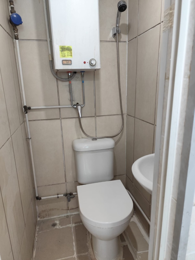 No commission. Prince Suite flat rent. 9th floor building near Prince Station within 2 minutes.62865879973761112