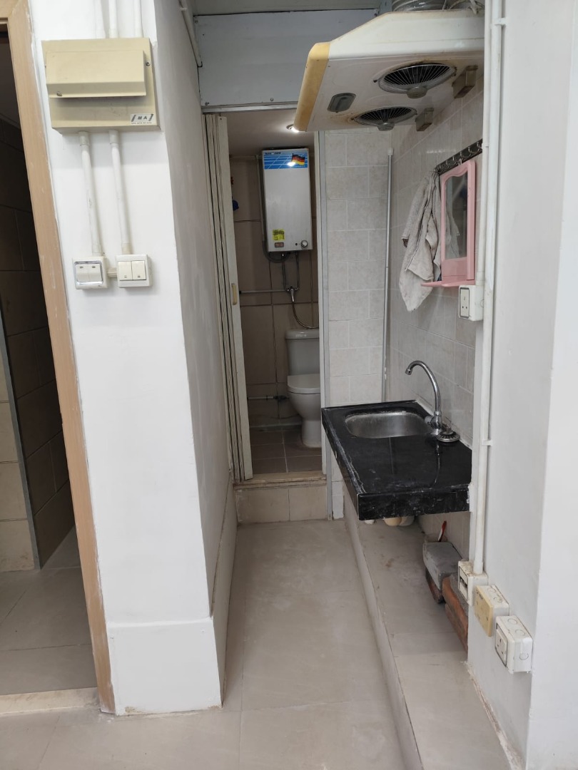 No commission. Prince Suite flat rent. 9th floor building near Prince Station within 2 minutes.62865879973761111