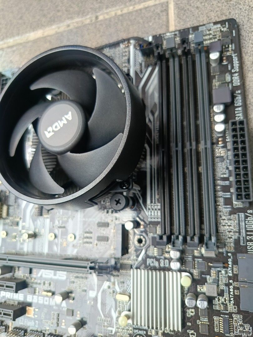由 java2null (刊登 ID 1371927893，圖片 3) 提交，位於 台中市 (Taichung) 的 功能正常 AMD Ryzen 3200G + 華碩 ASUS PRIME B350M-A (類別：其他電腦及電子周邊產品)，說明：功能正常 升級售出。