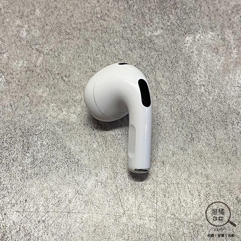 由 change12336 (刊登 ID 1372070856，圖片 2) 提交，位於 台北市 (Taipei) 的 『澄橘』Apple AirPods 3 單左耳《3C租借 歡迎折抵》A76718 (類別：耳機)，說明：本商品提供租借服務 押金即售價10000元以下商品 (租金250/天)，10000元-20000元商品 (租金400元/天) 20000元以上商品 (租金500元/天)，30000元以上商品 (租金800元/天) ⚠ ⚠ 租借須登記資料需影印證件 ⚠ ⚠ 【歡迎同業長期配合】-1 Apple AirPods 3 單左耳 白 店保七天 功能正常 88%新，機身殼有一處小顆傷或小掉漆，其他僅正常使用小細紋，請參閱賣場圖片 單耳機 本賣場商品因於店家同步銷售流通快，請於下標前先詢問是否有貨。 ( 下標後如需自取請參閱關於我中的店家資訊。) 下標後請於 3 天內完成交易，並將您的收件資料填寫於買賣留言板中。 ( 請留收件人姓名、地址、電話。) 賣場交易方式 : 到店自取、超商取