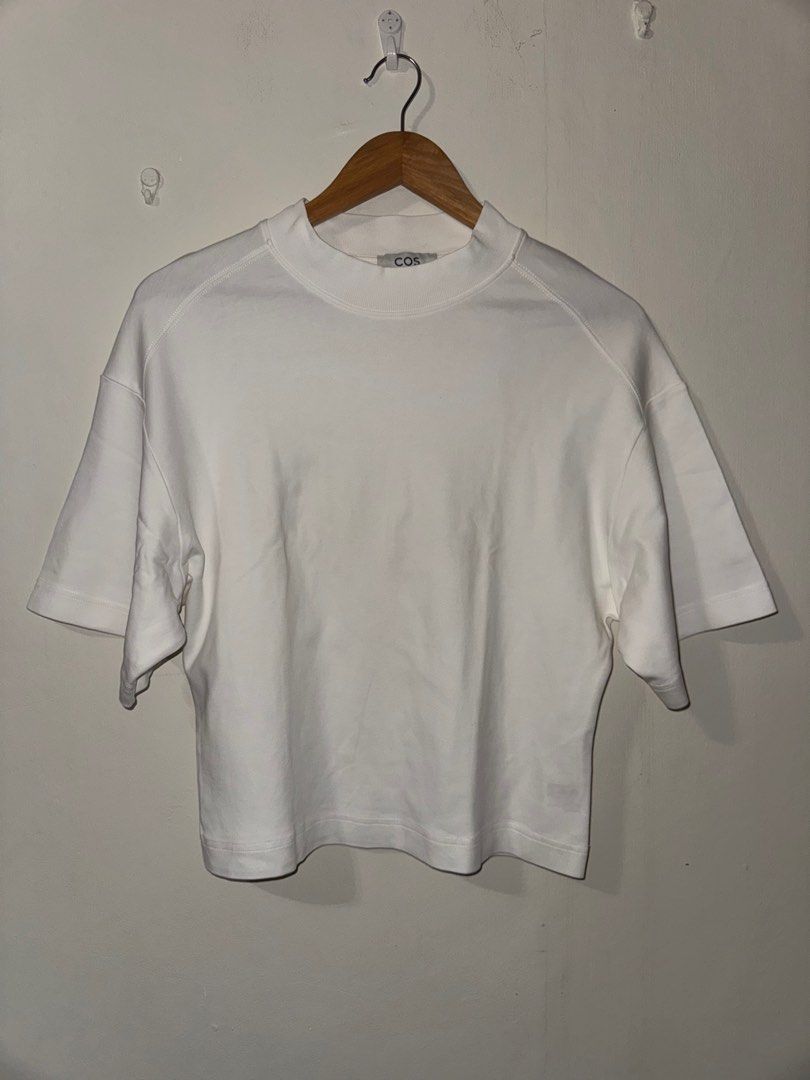 authentic COS Mock neck t shirt (Category: Others Tops) located in Cagayan de Oro. Submitted by jcb2017 (Listing ID 1372016770, Image 2). Description: Used twice only All of the items listed here were purchased directly from the stores at full price. I am simply decluttering, i do not resell 😅🥰.