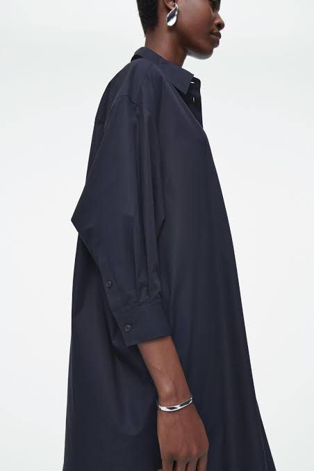 Authentic COS Oversized Draped shirt dress in Navy (Category: Dresses) located in Cagayan de Oro. Submitted by jcb2017 (Listing ID 1372017203, Image 2). Description: Used once only All of the items listed here were purchased directly from the stores at full price. I am simply decluttering, i do not resell 😅🥰.