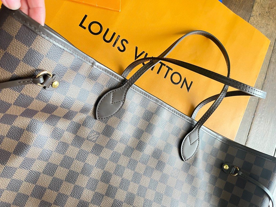 AUTHENTIC Louis Vuitton Neverfull GM Damier Ebene (Category: Luxury Bags & Wallets) located in Manila. Submitted by bentaboxmnl (Listing ID 1371954050, Image 2). Description: It was purchased around December 2023. The pouch/pochette was sold separately. You can find it on my profile. Comes with paper bag, envelope, and dust bag. No box No receipt What you see in the photo is exactly what you’ll get. Note: No date code — this bag is already microc