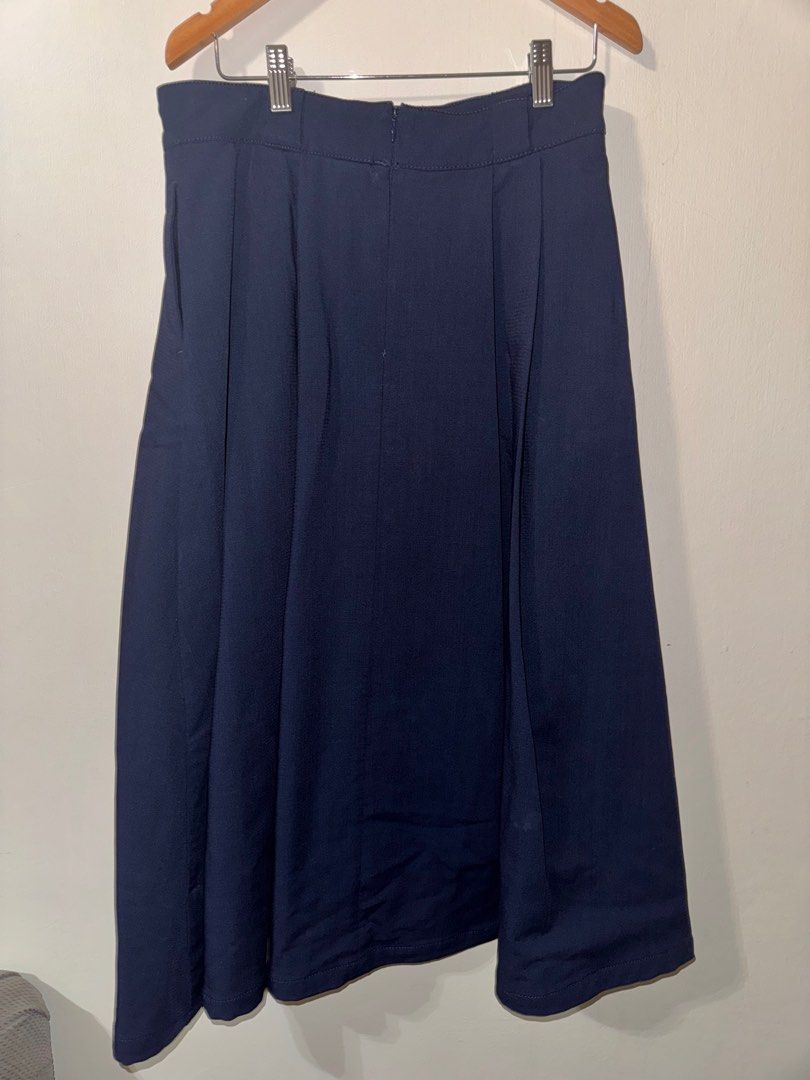 Authentic Zara Midi A-line wool blend skirt (Category: Skirts) located in Cagayan de Oro. Submitted by jcb2017 (Listing ID 1372019443, Image 3). Description: Used twice All of the items listed here were purchased directly from the stores at full price. I am simply decluttering, i do not resell 😅🥰.