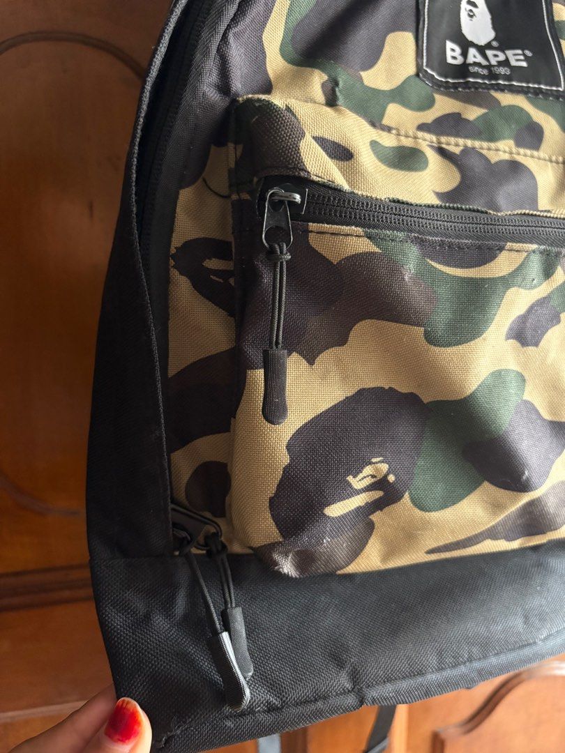 Bape backpack (Category: Backpacks) located in Klang. Submitted by nr.nzlyh (Listing ID 1371986455, Image 2). Description: Condition seperti dalam gambar.