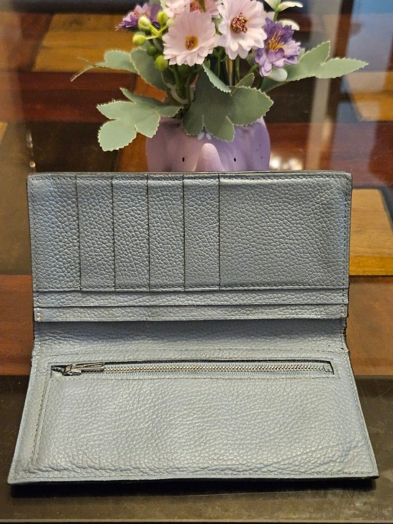 Hermes Bearn Wallet (Category: Luxury Bags & Wallets) located in Cabanatuan. Submitted by meyrasol (Listing ID 1372052180, Image 2). Description: minimal corner wears.