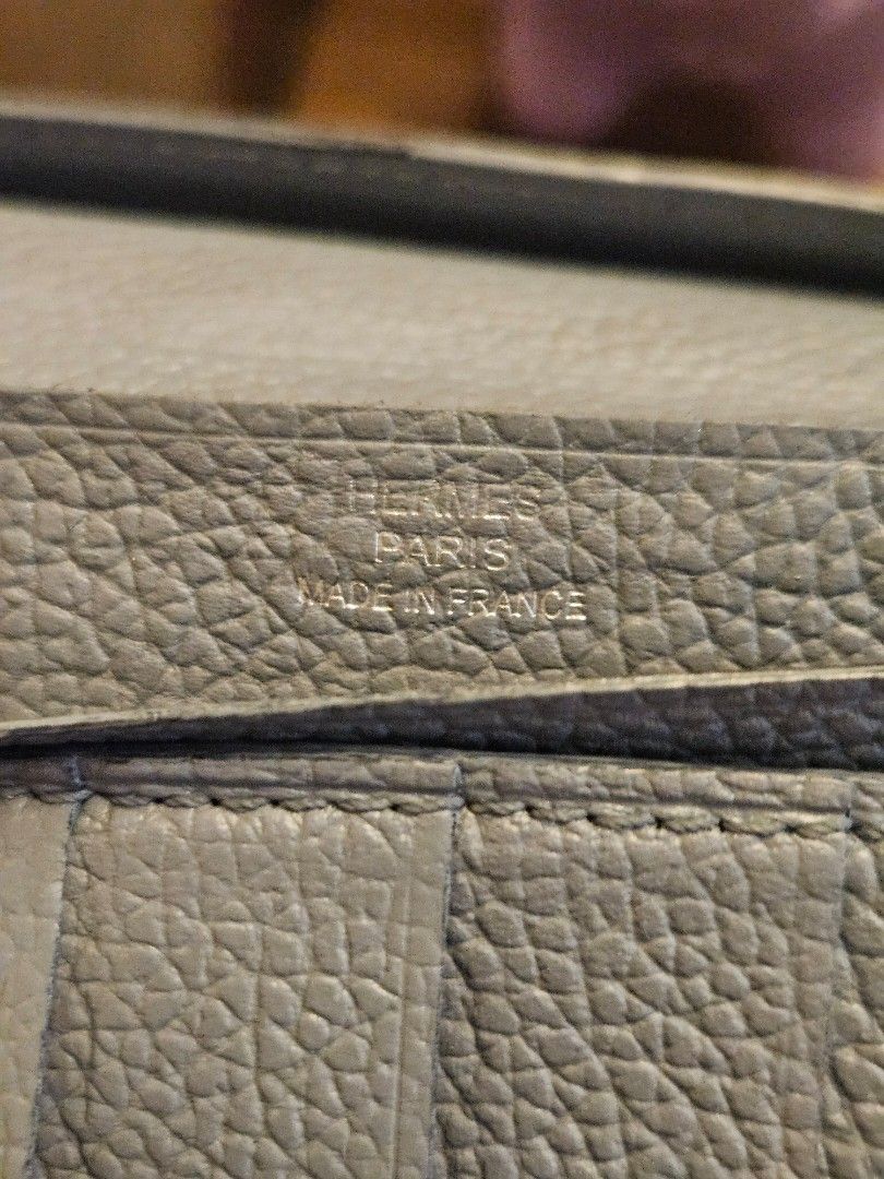 Hermes Bearn Wallet (Category: Luxury Bags & Wallets) located in Cabanatuan. Submitted by meyrasol (Listing ID 1372052180, Image 3). Description: minimal corner wears.