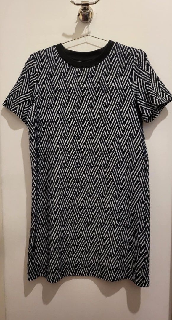 Black patterned dress iORA size M (Category: Dresses) located in Quezon City. Submitted by sunlightsleep (Listing ID 1371952892, Image 1). Description: iORA Black patterned dress size M on tag.