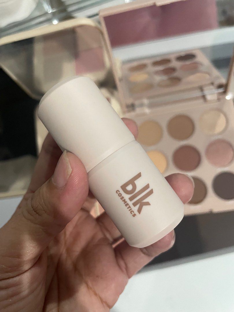 Blk make up radiant glow filter and contour (Category: Makeup) located in Manila. Submitted by aneajmik (Listing ID 1371916436, Image 1). Description: Bundle only. Oat and Caramel..