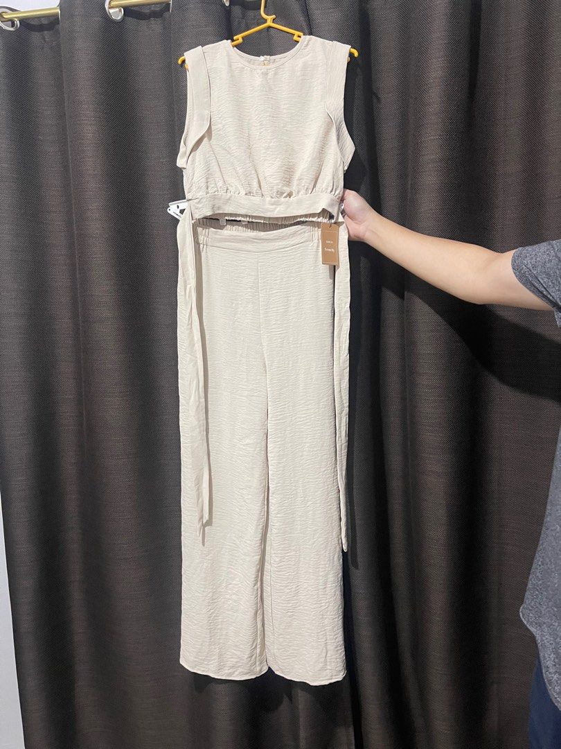 BNWT Shein Frenchy Set Coordinates (Category: Sets or Coordinates) located in Mandaluyong City. Submitted by blzstr (Listing ID 1371949046, Image 2). Description: Crop top and wide pants set Brand new with tag Light beige Tie back sleeveless crop top and pants coordinates set.