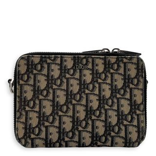 (Category: ) located in . Submitted by carousellluxury (Listing ID 1371980823, Image 1). Description: .