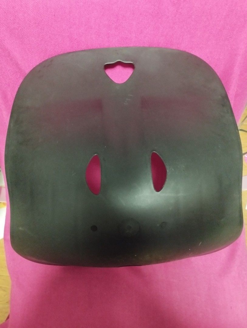 Curble Wide Black (Category: Braces, Support & Protection) located in Muntinlupa City. Submitted by fnovelties (Listing ID 1371987702, Image 3). Description: Back support especially for those that needs to be in seating position for a long period of time Eases back pain and corrects posture while seated Ergonomic and portable.