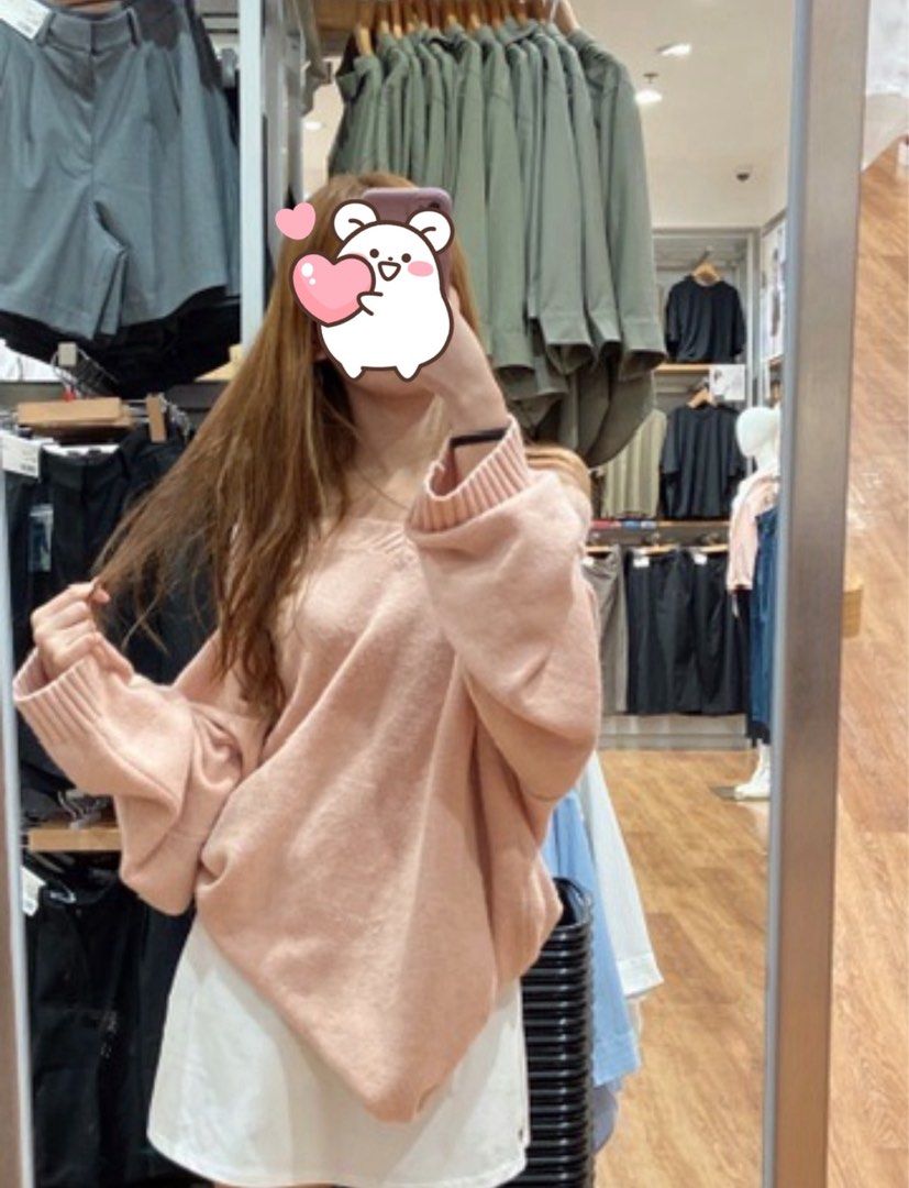 Dazy V-neck pink cozy oversized sweater (Category: Longsleeves) located in Pateros City. Submitted by ynxarchive (Listing ID 1371409743, Image 1). Description: ╰ very great/thick qual! has a hole lang kaya selling for low price, pwede tahiin or lagyan ng patch ╰ mop: gcash / mod: jnt / loc: pateros.