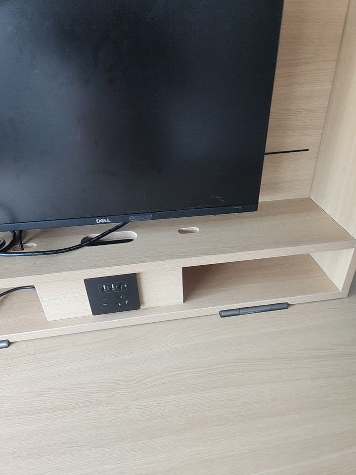 Dell Monitor for Table (Category: Monitor Screens) located in Singapore. Submitted by mhgooo (Listing ID 1371949914, Image 1). Description: Selling this Dell monitor as we are getting a bigger screen for the table. It is in well used condition. There are two of these monitors available 1 monitor $50 2 monitors $90 50x30cm.