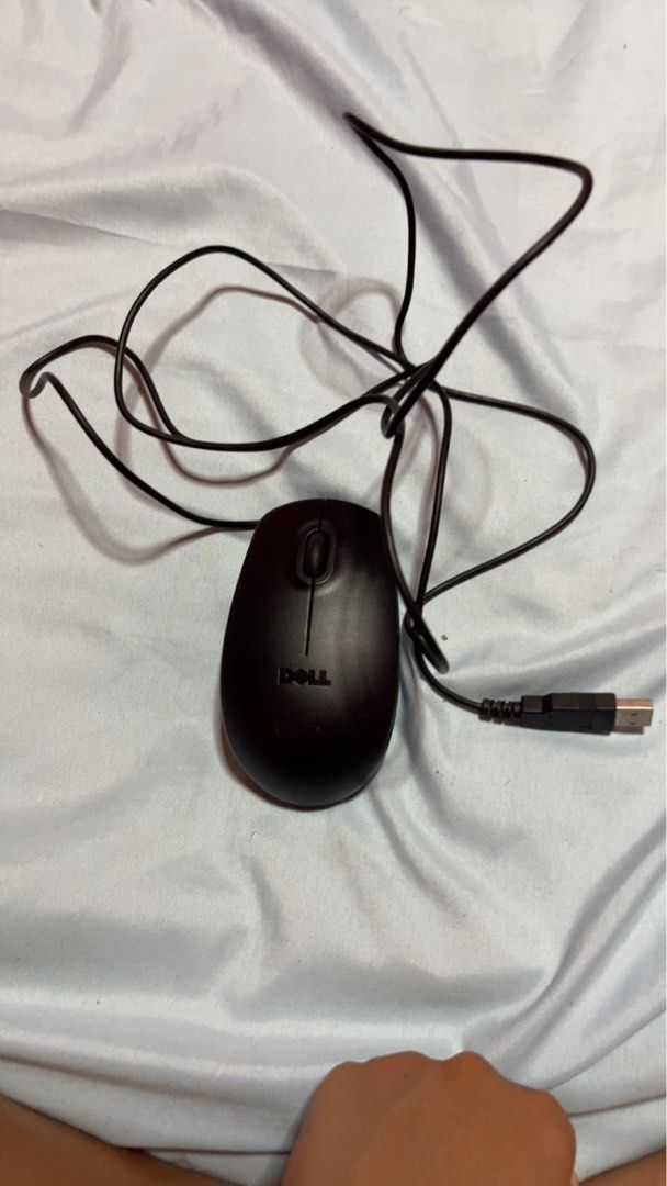 Dell Wired Mouse (Category: Mouse & Mousepads) located in Singapore. Submitted by kiara98 (Listing ID 1372022117, Image 1). Description: .