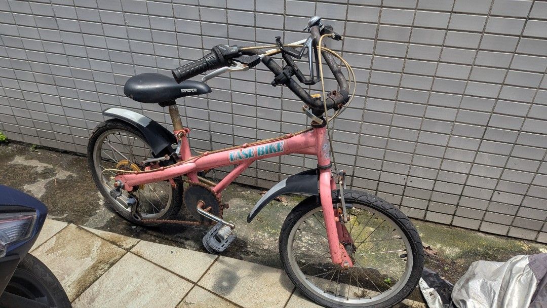 由 ibookyaya (刊登 ID 1371951549，圖片 1) 提交，位於 台北市 (Taipei) 的 Ease bike 18吋變速腳踏車（需整理） (類別：單車)，說明：久沒騎，需要整理。同意再購買，物品在臺北北投區明德捷運站附近。。