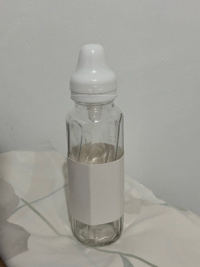 Evenflo Classic Glass Bottle 8oz/250ml (Category: Breastfeeding & Bottle Feeding) located in Quezon City. Submitted by preciouslira (Listing ID 1372008618, Image 1). Description: Originally shipped from US, never been used. Good for 6 months old and above. This bottle is suggested by a US Lactation nurse. RFS: too many bottles and baby doesn't need it yet because baby is still newborn -Unique twist shape is easy to hold and comfortable -Integrate