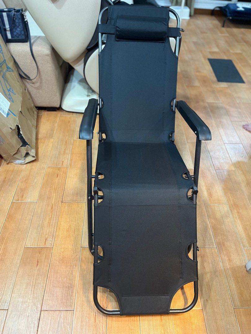 Foldable Chair (Category: Chairs) located in Singapore. Submitted by crazyhorse7300 (Listing ID 1372045310, Image 2). Description: .