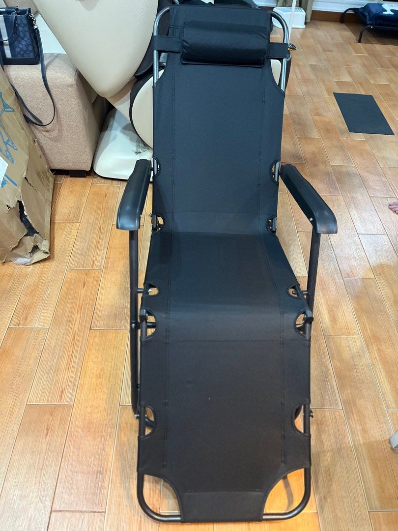 Foldable Chair (Category: Chairs) located in Singapore. Submitted by crazyhorse7300 (Listing ID 1372045310, Image 3). Description: .