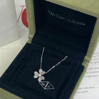 (Category: ) located in . Submitted by luxetreasuretrove (Listing ID 1372053882, Image 1). Description: .