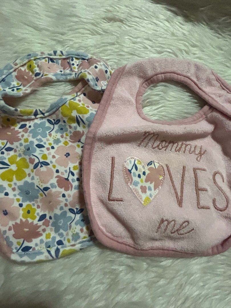 Girl’s Bib Bundle*USAb1 (Category: Weaning & Toddler Feeding) located in Pasig City. Submitted by mixpicks (Listing ID 1371932151, Image 1). Description: Floral - like new Mom loves me - lightly used Child of Mine by Carters From USA .