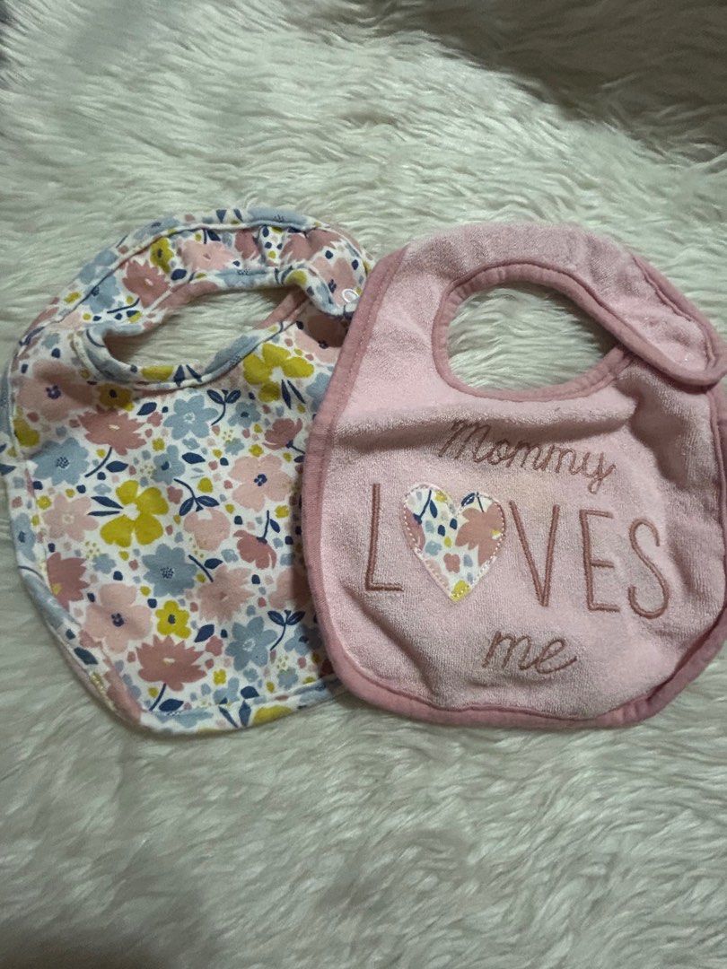 Girl’s Bib Bundle*USAb1 (Category: Weaning & Toddler Feeding) located in Pasig City. Submitted by mixpicks (Listing ID 1371932151, Image 2). Description: Floral - like new Mom loves me - lightly used Child of Mine by Carters From USA .