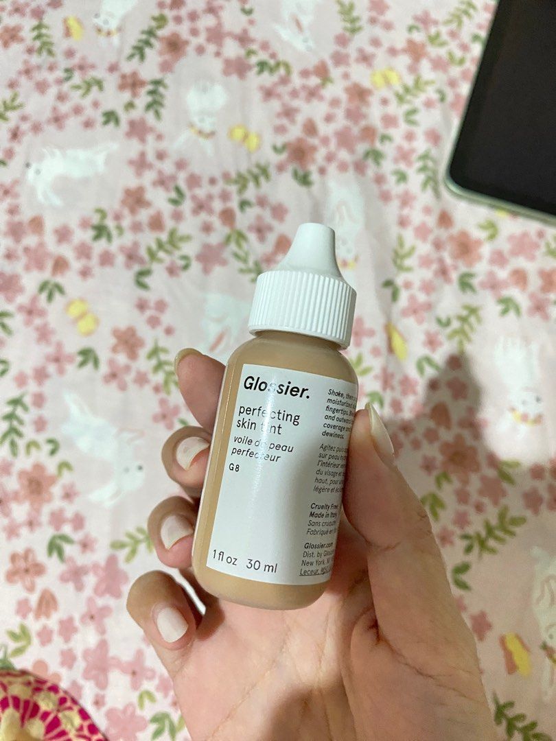 Glossier Perfecting Skin Tint G8 Medium Neutral (Category: Makeup) located in Bacolod City. Submitted by worrywart (Listing ID 1371994516, Image 2). Description: Used 2x only Had this pasabuy last March RFS: I prefer my other skin tints NO LP please actual photo posted.