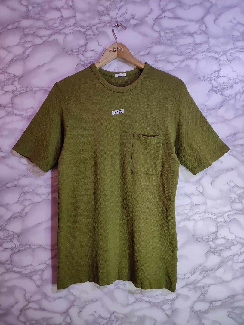 GU by Uniqlo Waffle Pocket Tee (Category: Shirts) located in Bulacan. Submitted by 2nd_base (Listing ID 1372066557, Image 1). Description: W18 x L28 M on tag Excellent condition No issue.