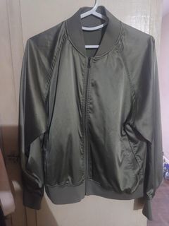 (Category: ) located in . Submitted by coolclassycloset (Listing ID 1371936398, Image 1). Description: .