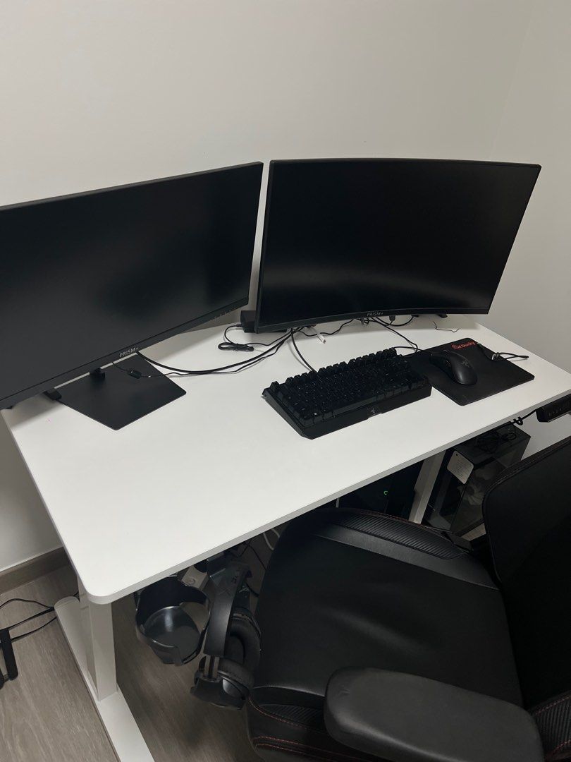 Height adjustable table (Category: Tables & Sets) located in Singapore. Submitted by fxvysg (Listing ID 1371945570, Image 1). Description: Just bought and paid for installation 120cm x 60cm Too small for my workspace so selling off at a heavily discounted price for anyone who can self collect without dismantling Ergonomic electronic motor desk Single motor 1.8cm table top thickness Comes with attached cup and headphone holder.