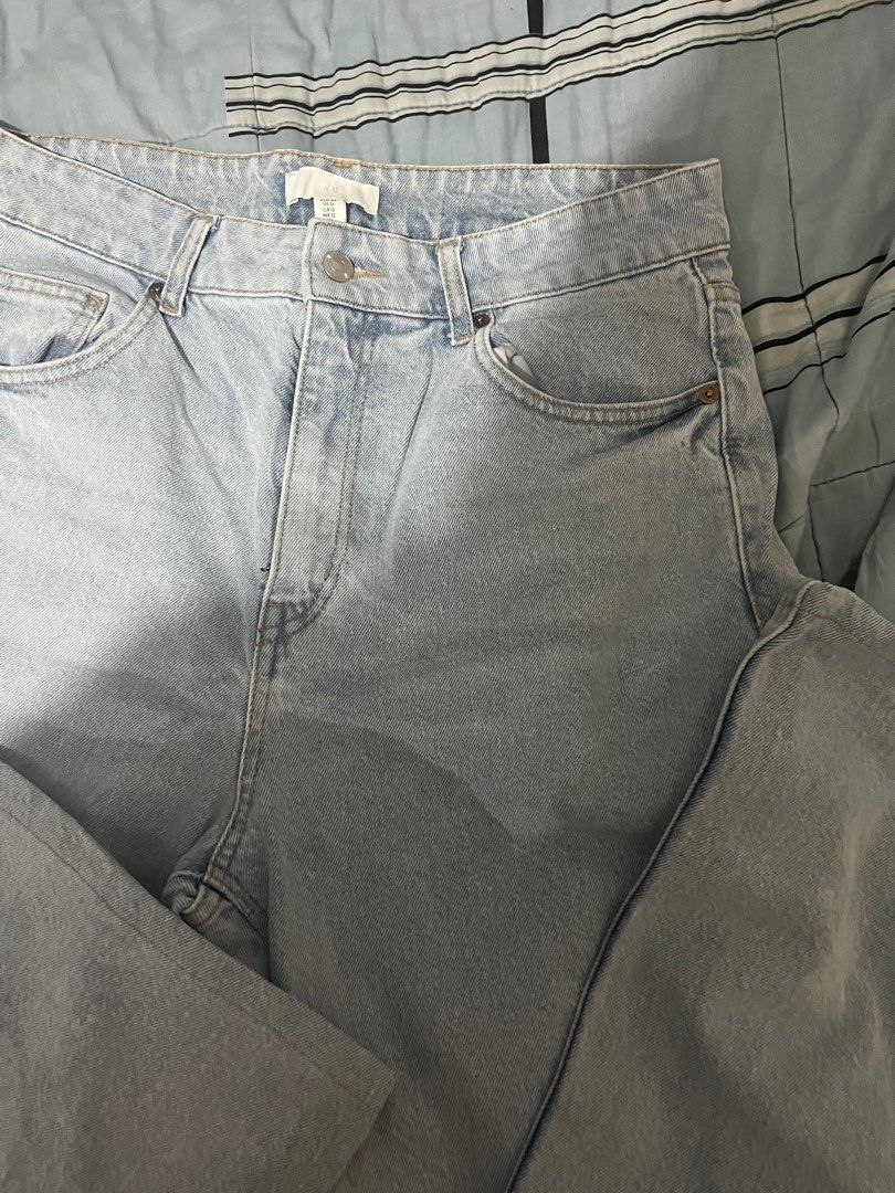 H&M Mom Jeans (Category: Jeans) located in Cavite. Submitted by shoppe_blue (Listing ID 1372008004, Image 2). Description: Decluttering clothes that no longer fit me ❤️‍🩹 Selling: Zara Denim Shorts Size: EU44, best fits L-XXL Shipping options: Lalamove, Gogoexpress MOP: Gcash, Maya, Metrobank, Seabank Pls PM me for more info! ✨.