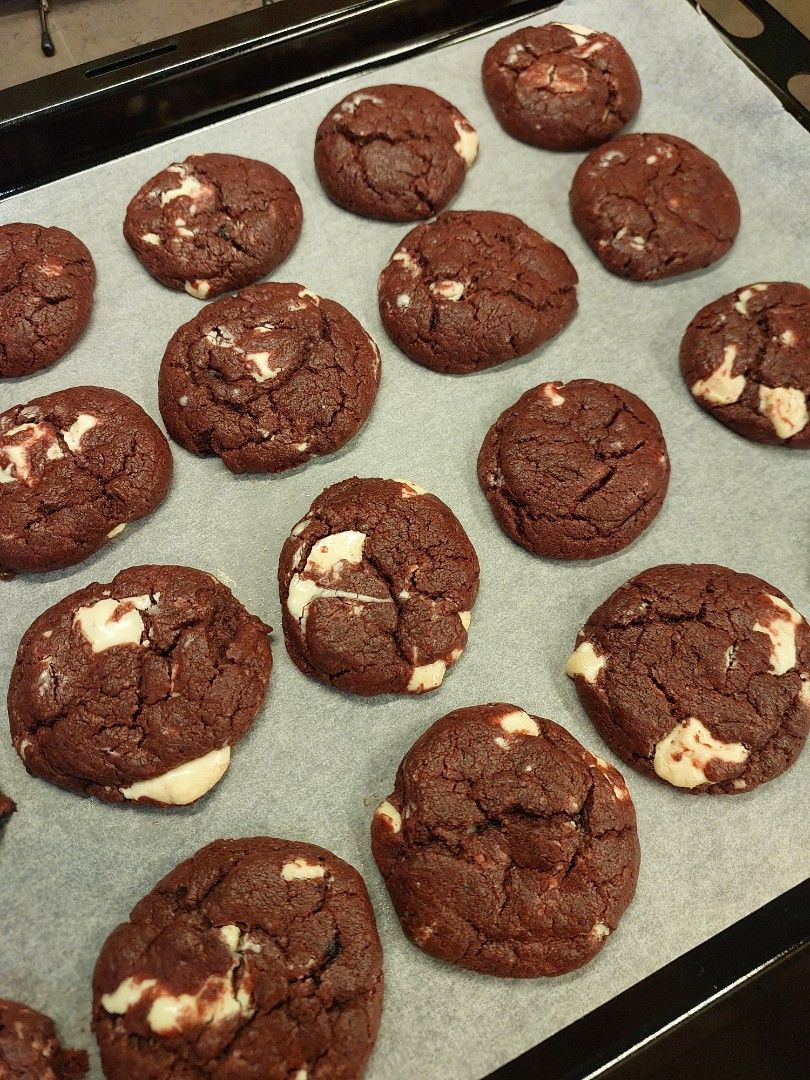 Homebaked Cookies Chocolate Chip, Matcha, Red velvet, Food & Drinks ...