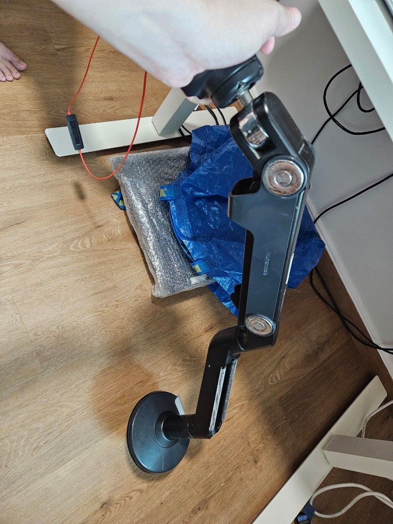 Humanscale monitor arm (Category: Monitor Screens) located in Singapore. Submitted by calador (Listing ID 1371943766, Image 1). Description: Humanscale single monitor stand holder moving out sale.
