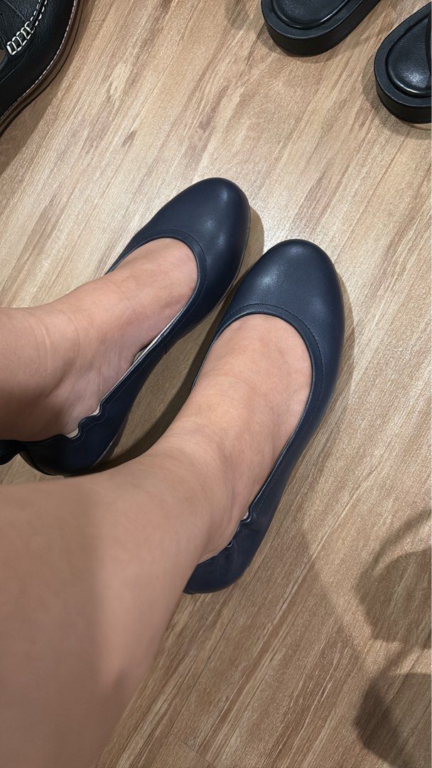 Hush Puppies ballerina (Category: Flats & Sandals) located in Paranaque City. Submitted by sis.princess (Listing ID 1371925044, Image 1). Description: Never worn. 23 cm. .
