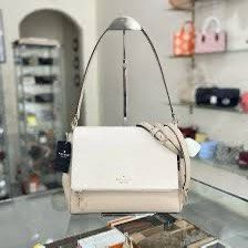 Kate Spade Leila Flap Medium (Category: Luxury Bags & Wallets) located in Manila. Submitted by mrtnkthri (Listing ID 1372073462, Image 1). Description: What you see is what you get Used few times only Lakas maka-sosyal ng bag Very magaan and relax to wear everyday Can be used as shoulder bag or body bag With complete inclusions pa kasi bought, used, then stored na lang. Bought last year lang .