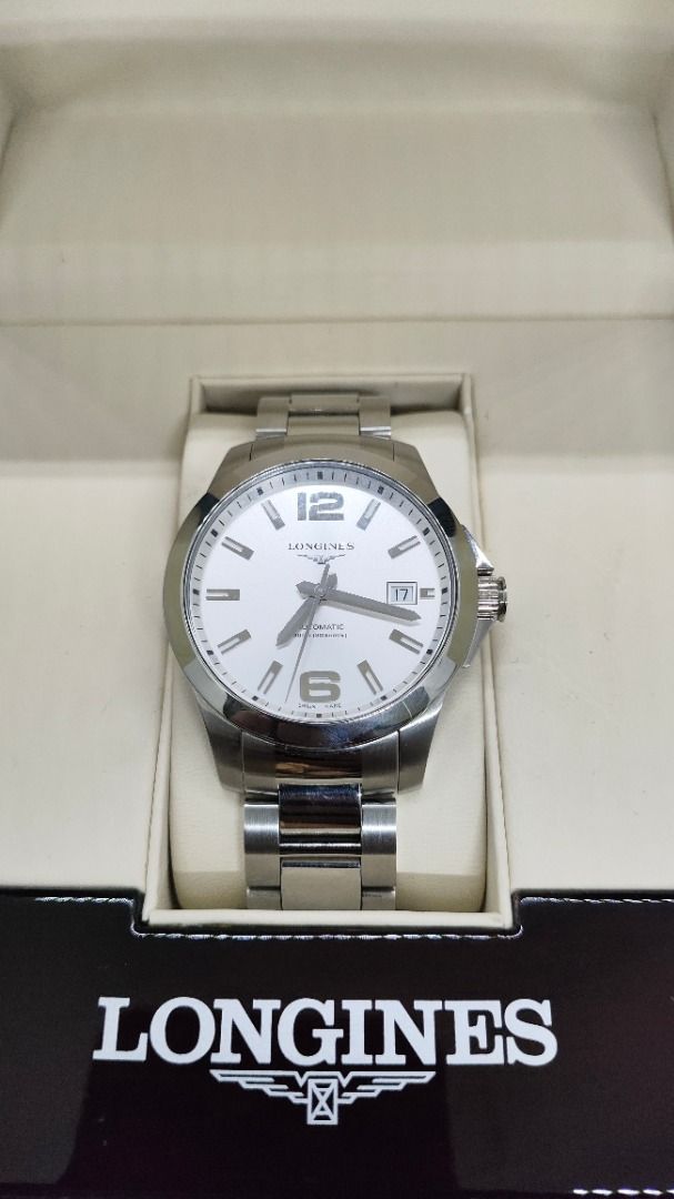 Longines Conquest 39mm Auto black and silver dial (Category: Luxury Watches) located in Iloilo. Submitted by fcbernas (Listing ID 1372019447, Image 3). Description: For sale Longines Conquest 39mm Auto Black and Silver dial Both full set (outer box, inner box, cards, booklets, extra links) Case Shape Round Case Dimensions 39mm Case Thickness 11.5mm Case Material Stainless Steel Dial Color Black/Silver Crystal Scratch Resistant Sapphire Bezel Fixe