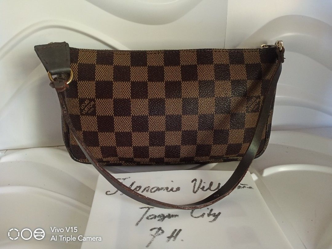 Lv pochette (Category: Luxury Bags & Wallets) located in Tagum. Submitted by luxbagelyas (Listing ID 1371961266, Image 1). Description: no code with sign of use good condition.