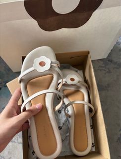 (Category: ) located in . Submitted by kmnskzy (Listing ID 1371983322, Image 1). Description: .